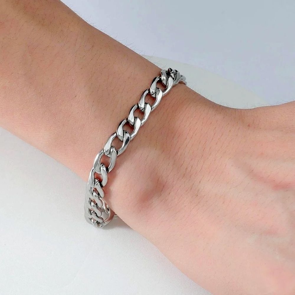 Stainless steel cuban style link bracelet. - Picture 2 of 2